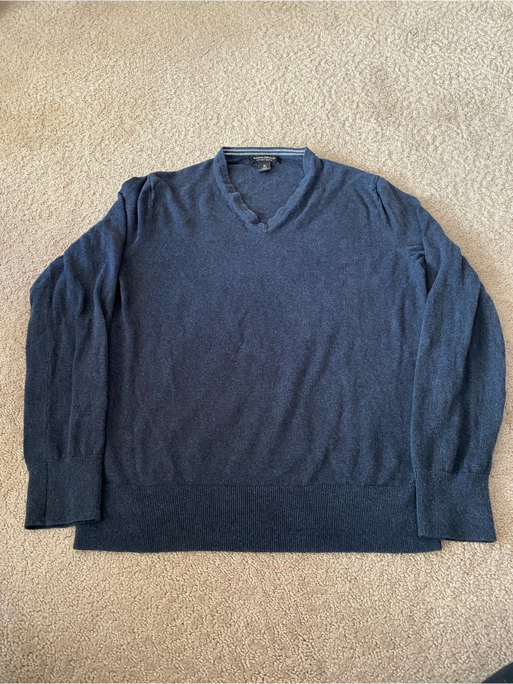 Banana Republic Men's Navy V-Neck Sweater